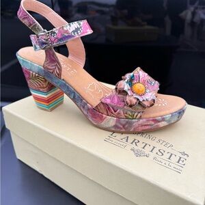 L’Artiste Leila Beautiful multi-colored Velcro sandal